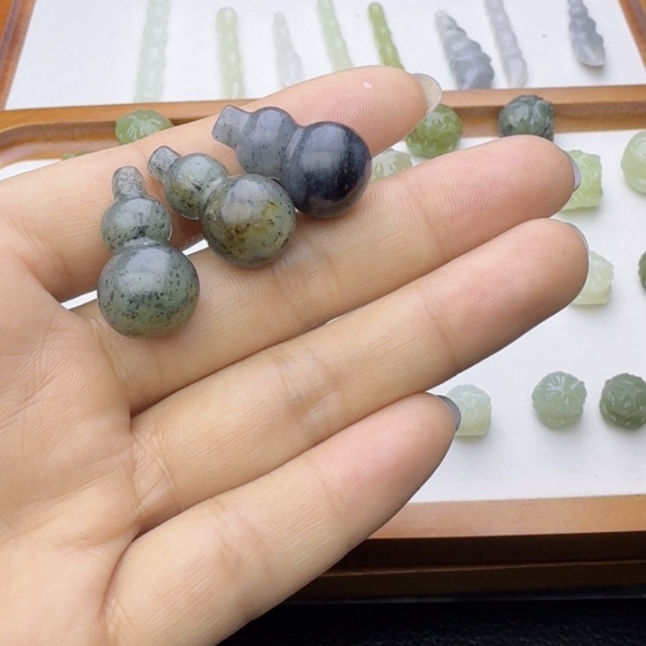 扶****和田玉未镶嵌挂件