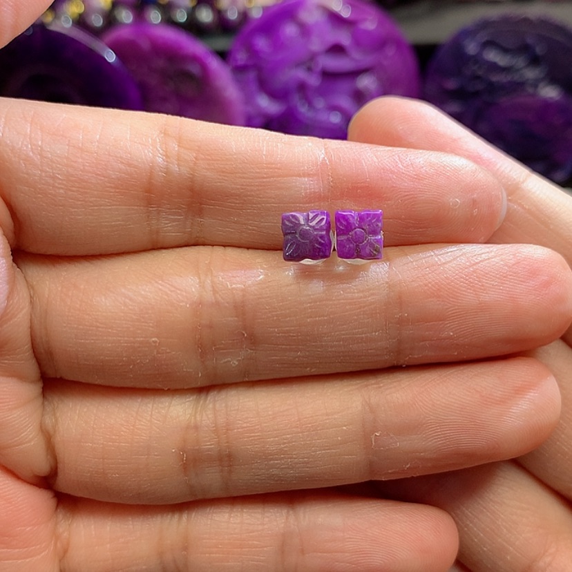 【闪购商品】银S925镶嵌苏纪石（舒俱来）耳钉