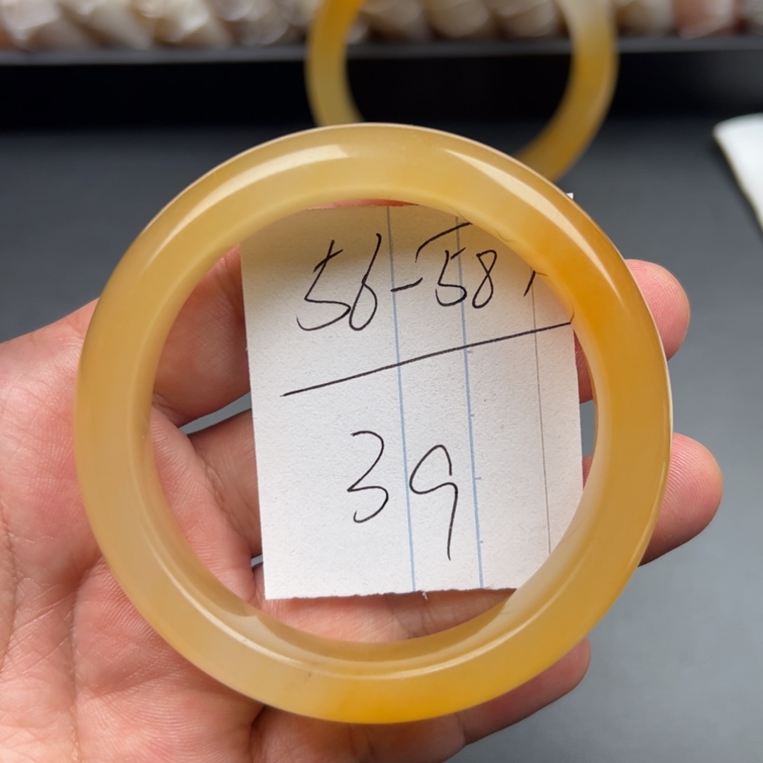 石英质玉（黄龙玉）手镯未镶嵌39