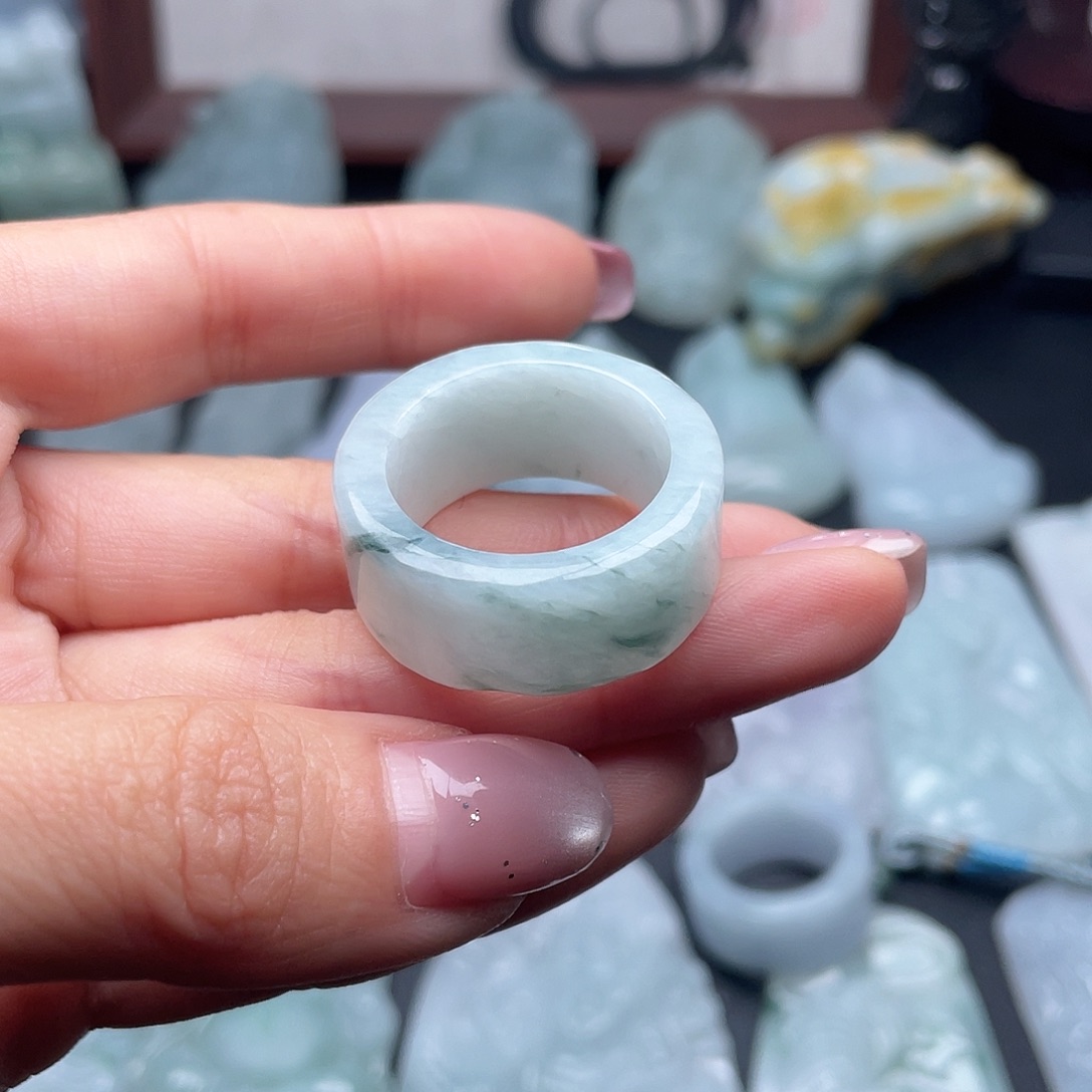 广****翡翠未镶嵌颈饰21内径