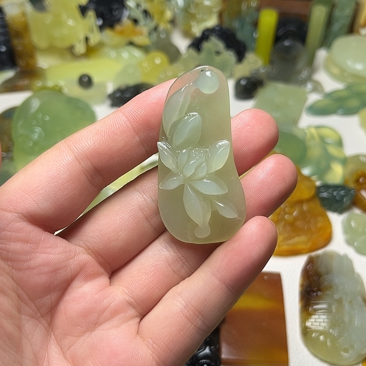 未镶嵌蛇纹石玉颈饰