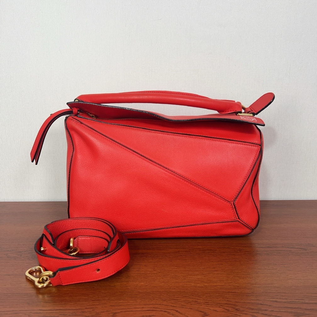 95新 LOEWE/罗意威 罗意威红puzzle手提斜挎包cj7487