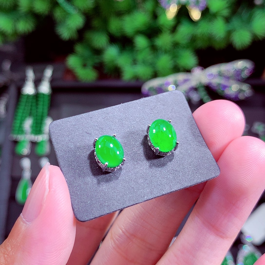 颈饰未镶嵌翡翠天然