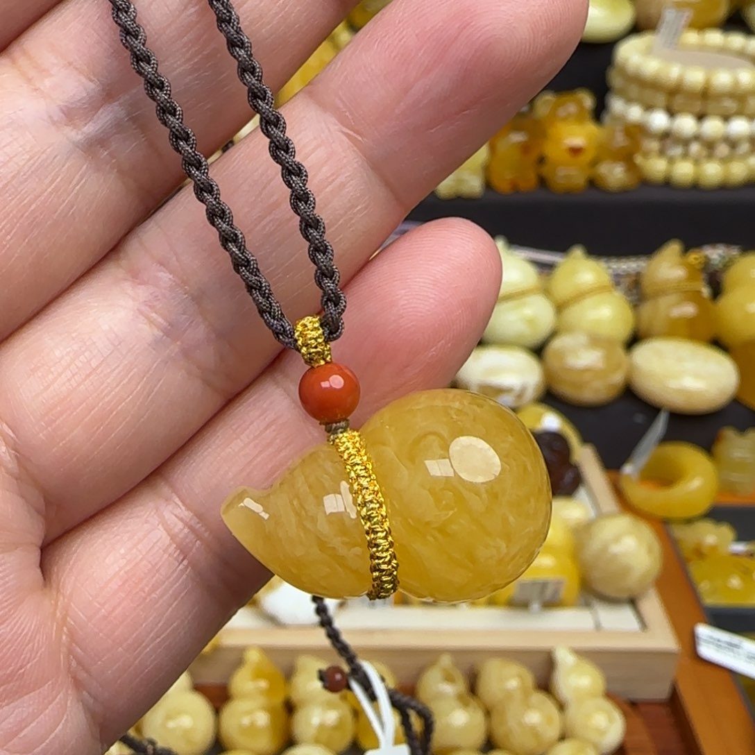 蜜蜡套链未镶嵌不退换天然俄料鸡油黄蜜蜡葫芦吊坠