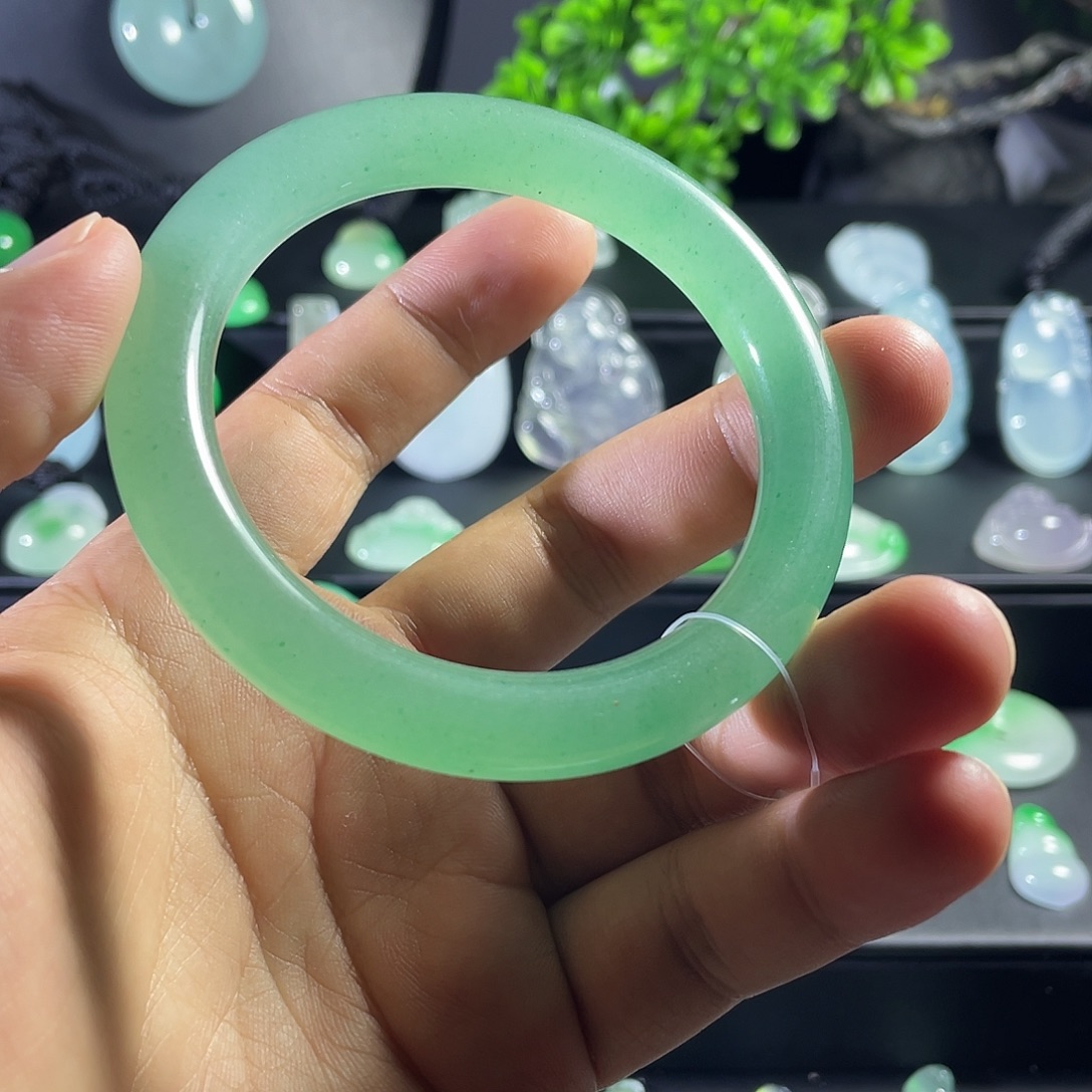 天然辰砂玉石手镯