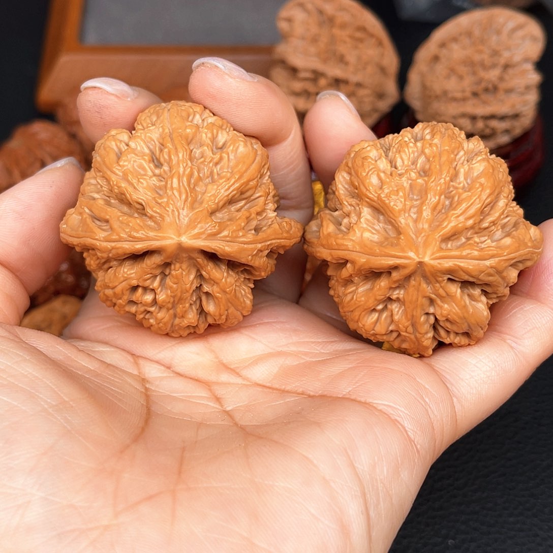 文玩核桃吊坠大粗筋43尺。   