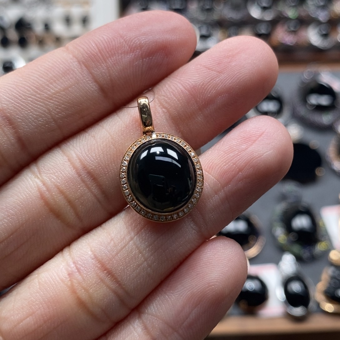 翡翠18K金镶嵌颈饰