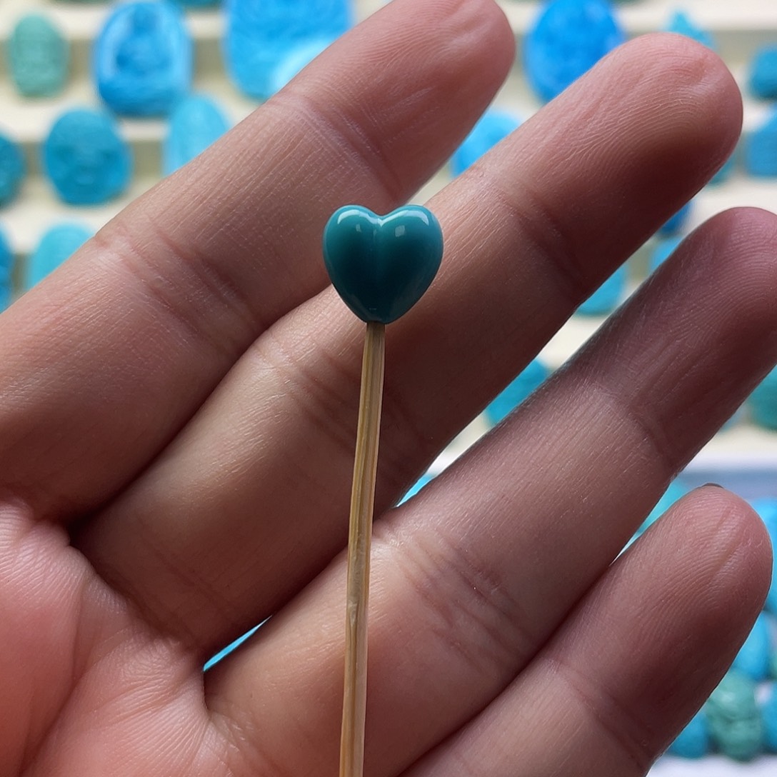 绿松石未镶嵌颈饰