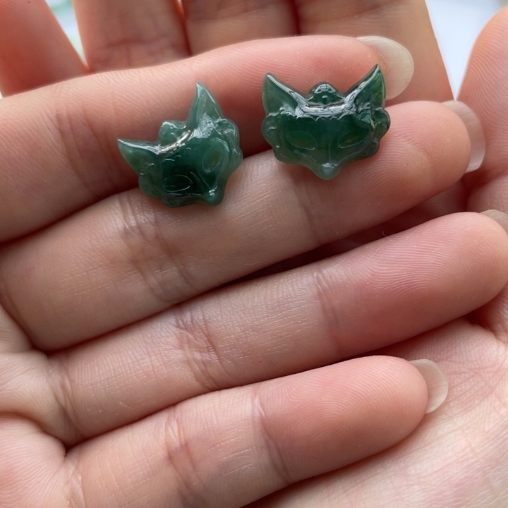 翡翠未镶嵌颈饰狐狸