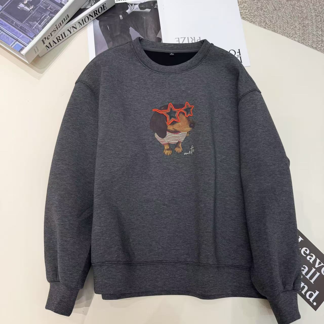 深圳南油白桃美美 星星小狗圆领长袖卫衣女新款休闲百搭外穿F1097