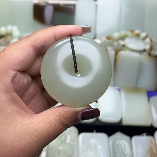 颈饰未镶嵌和田玉