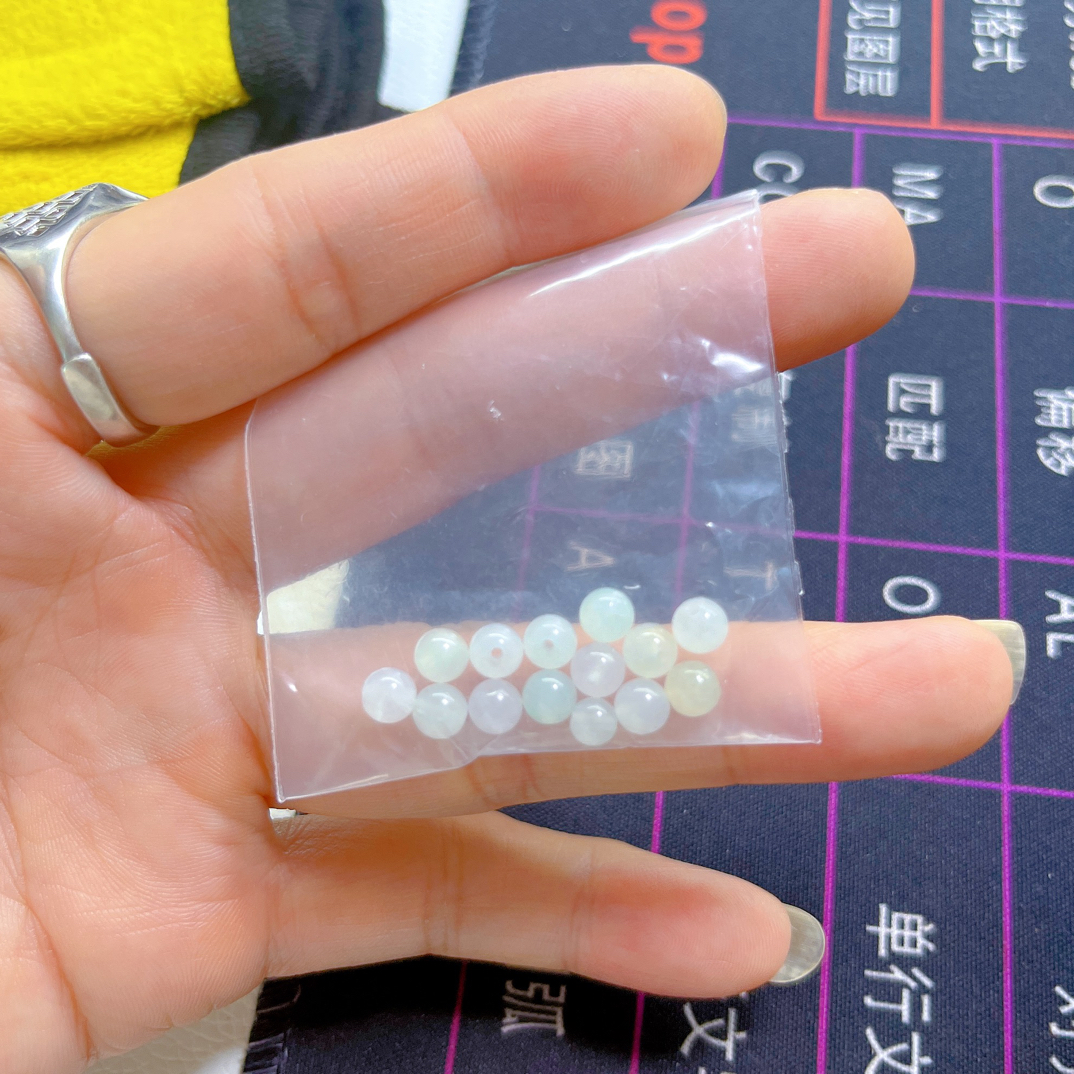 小米珠缅甸翡翠A货一颗的价格