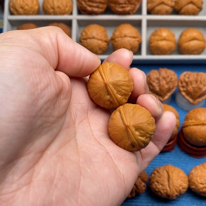 文玩核桃把件龙珠