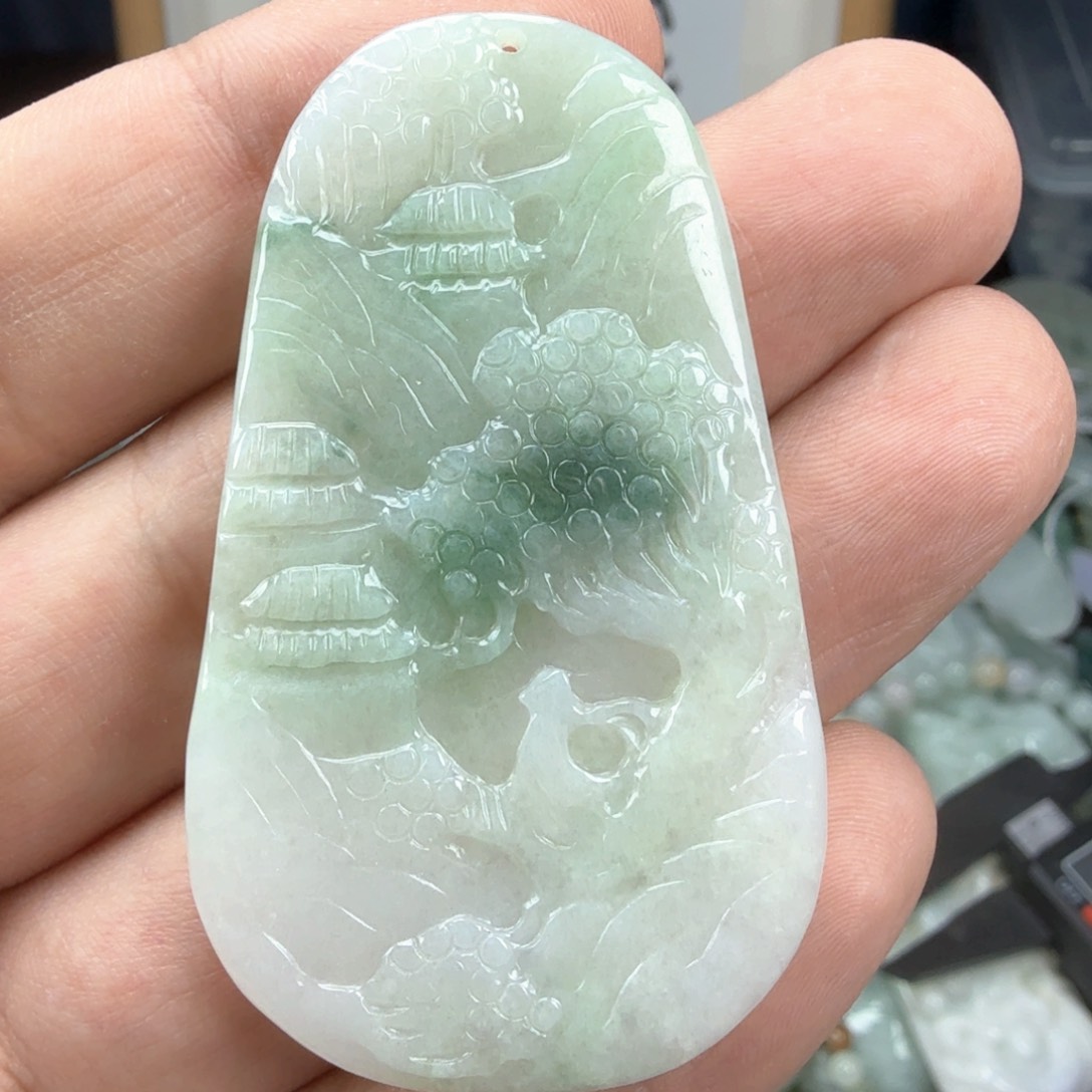 翡翠挂件未镶嵌翡翠