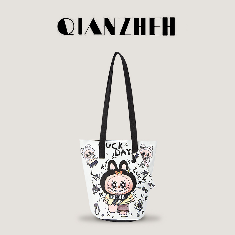QIANZHE可斜挎可单肩水桶包学院桶包单肩包卡通肩包高街穿搭
