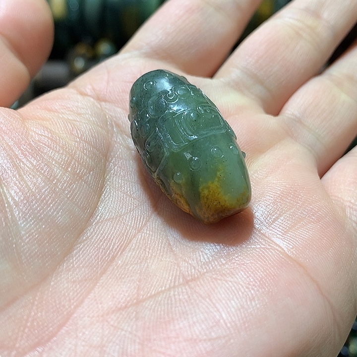 未镶嵌岫岩河磨玉（透闪石质玉）挂件