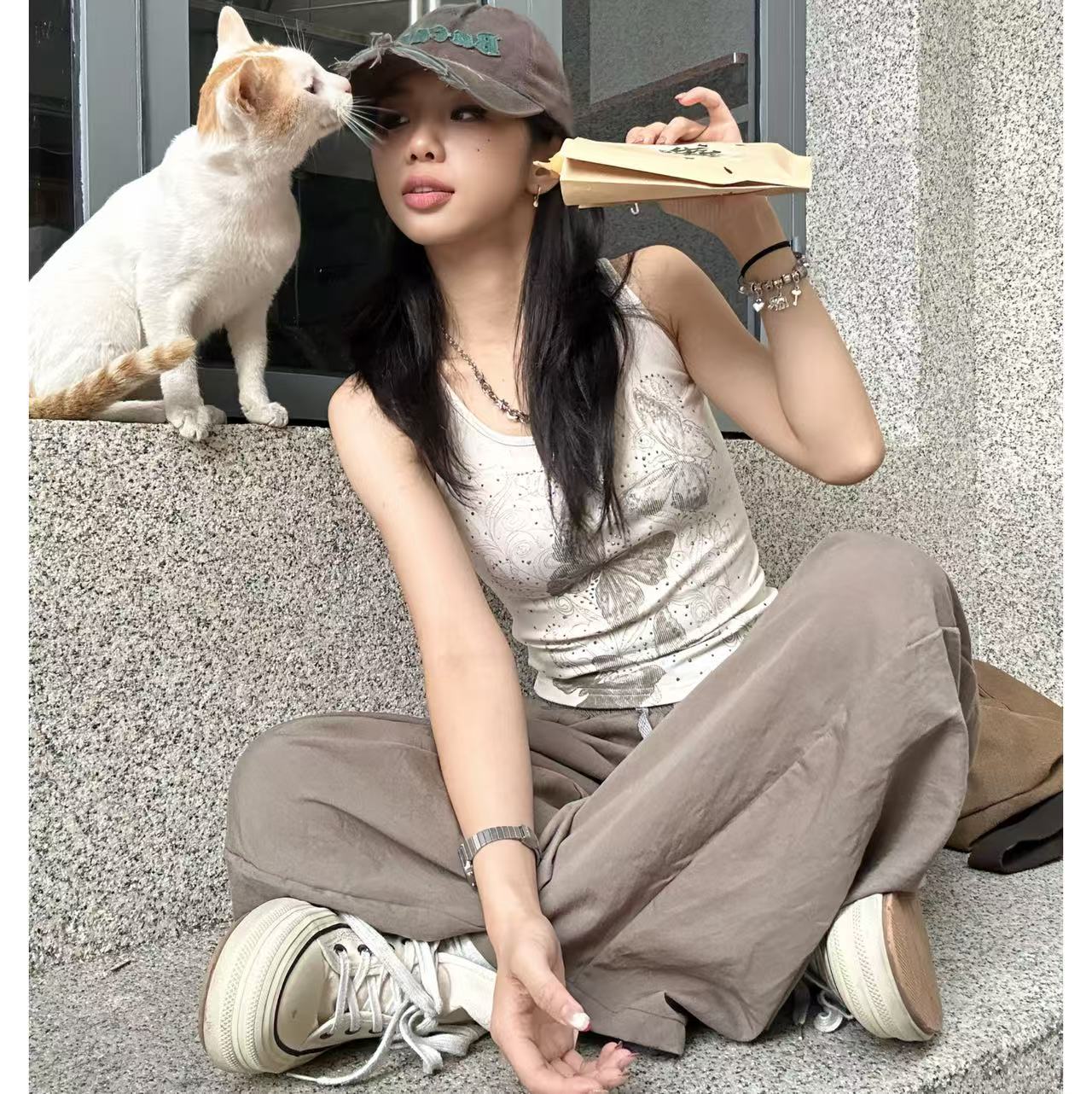 “燕麦拿铁”|虎皮卷做旧复古蝴蝶印花烫钻辣妹背心上衣#S25505