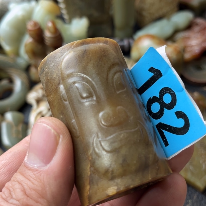 和田玉颈饰未镶嵌阿***家