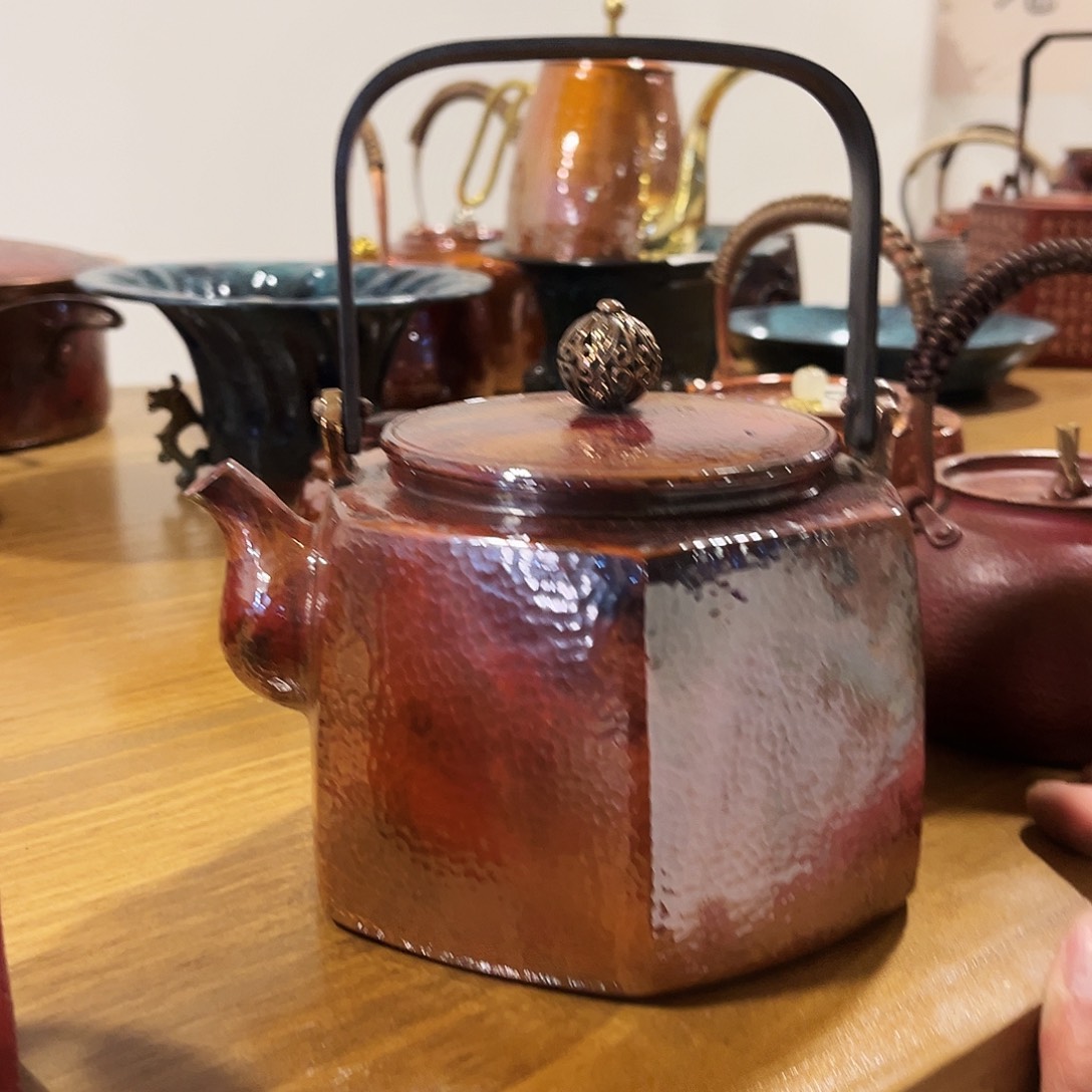 淬火色六方壶手工锻打工艺荣