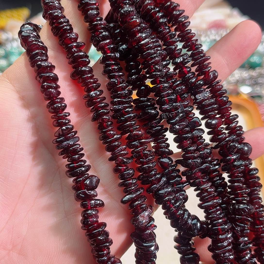 玛瑙/玉髓未镶嵌珠宝半成品石榴石隔片一条85cm