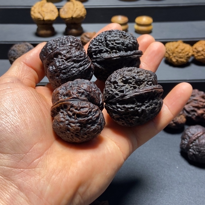 文玩核桃把件有***魂B金蟾蛤蟆头，水龙纹铁狮子