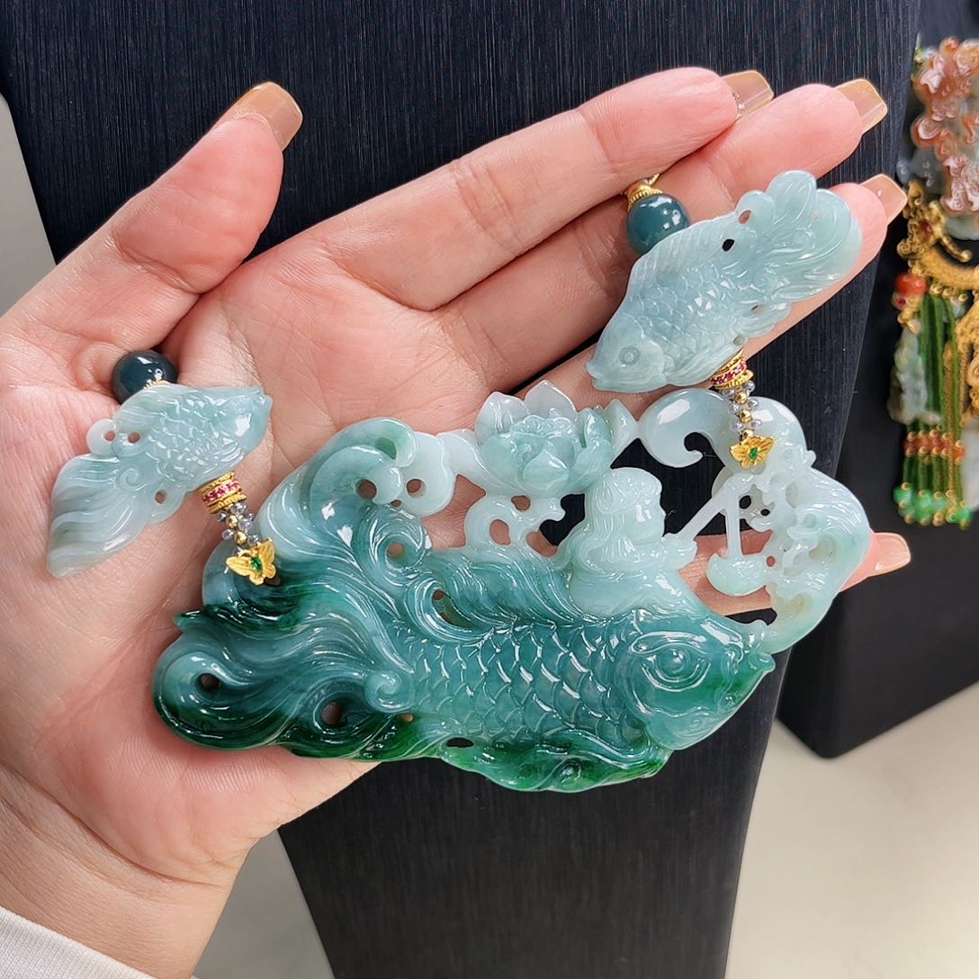 【闪购商品】翡翠吊坠(赠链)未镶嵌童子戏鱼