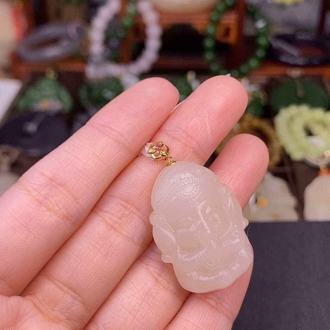 和田玉熟藕粉老料18.K金吉象吊坠清货价未镶嵌