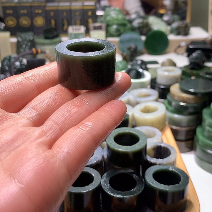 和田玉未镶嵌珠宝半成品