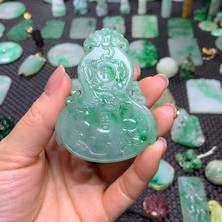 翡翠挂件未镶嵌东****转