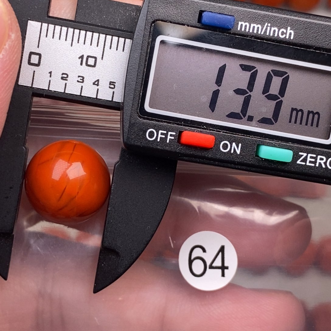 佳***生南红玛瑙未镶嵌配饰有瑕疵