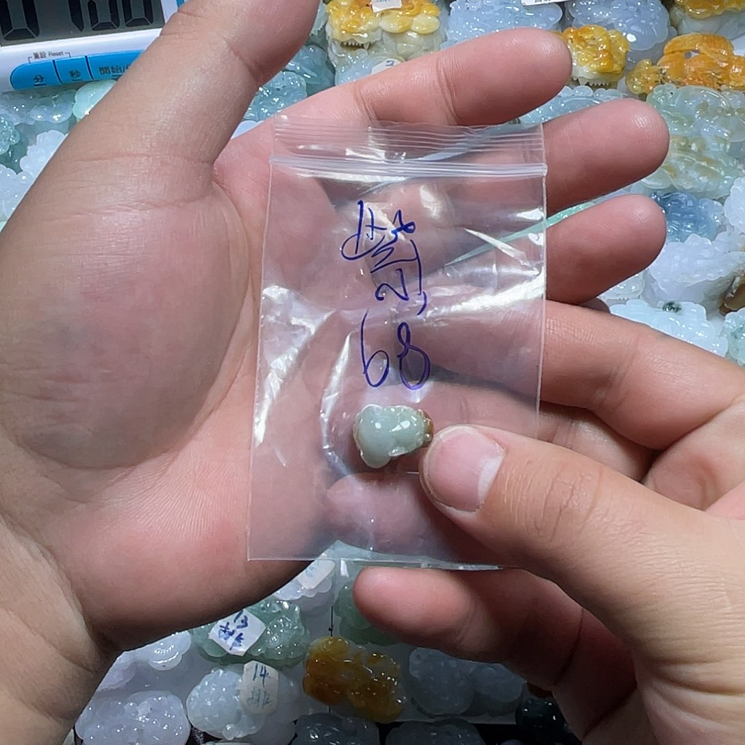 紫***森翡翠未镶嵌颈饰天然