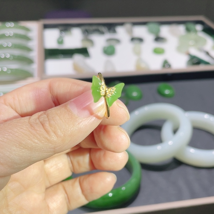 和田玉（碧玉）18K金镶嵌戒指苹果绿