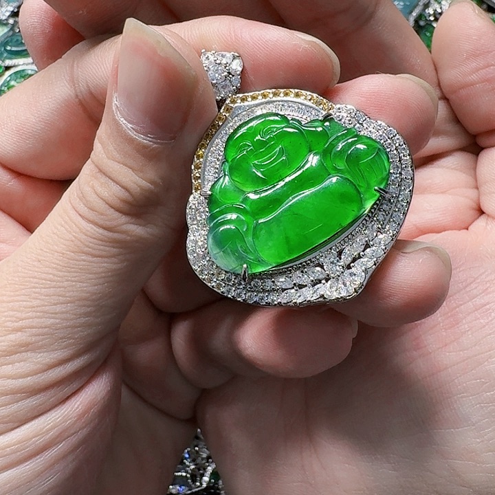 翡翠颈饰未镶嵌天然A货翡翠放漏