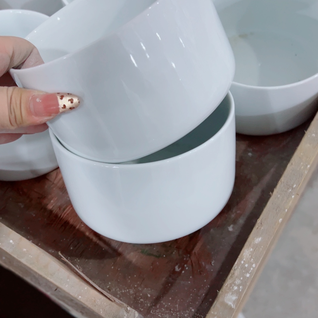 有孔，陶瓷花盆满10米包邮发货。