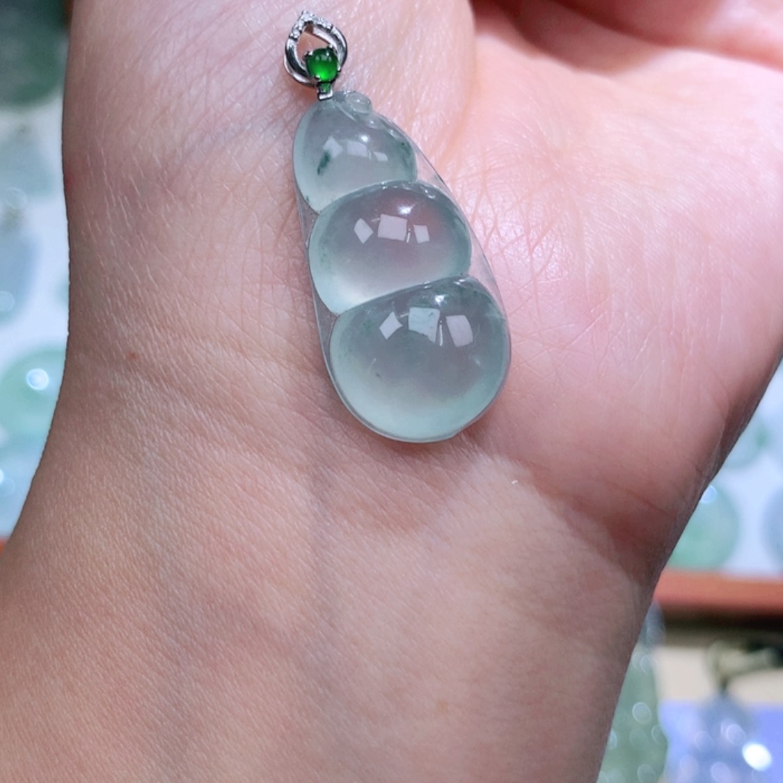 【闪购商品】翡翠颈饰18K金镶嵌福豆