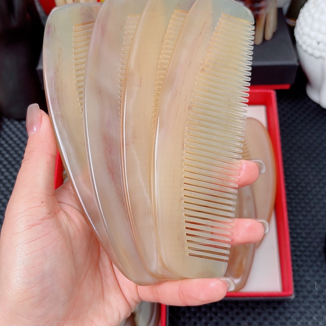 纯手工制作纯牛角梳子