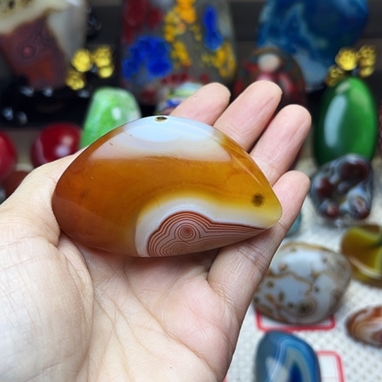 钱****玛瑙/玉髓未镶嵌珠宝半成品