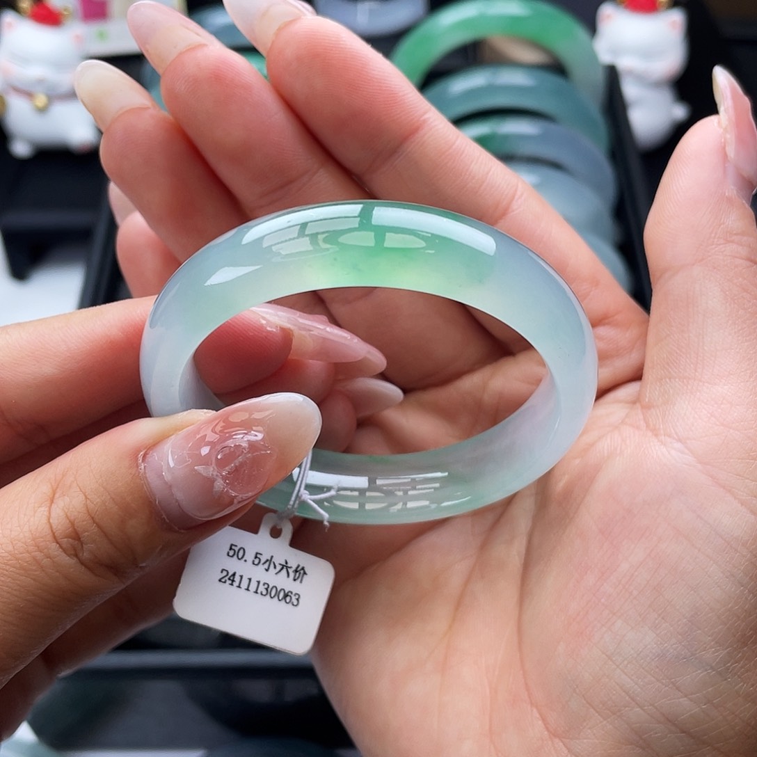 翡翠手镯未镶嵌50高冰飘绿花、截图询价