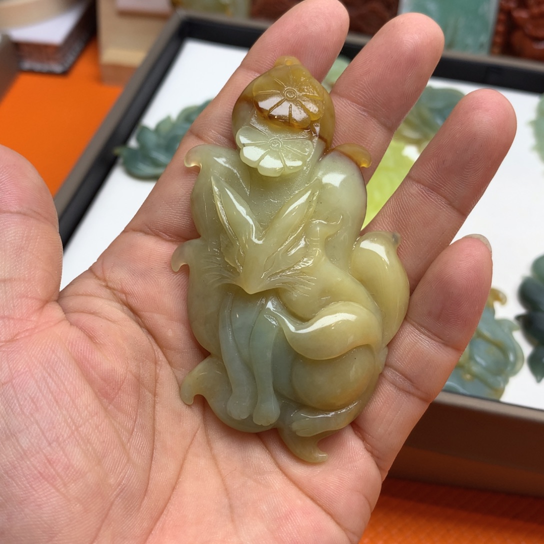 未镶嵌蛇纹石玉颈饰