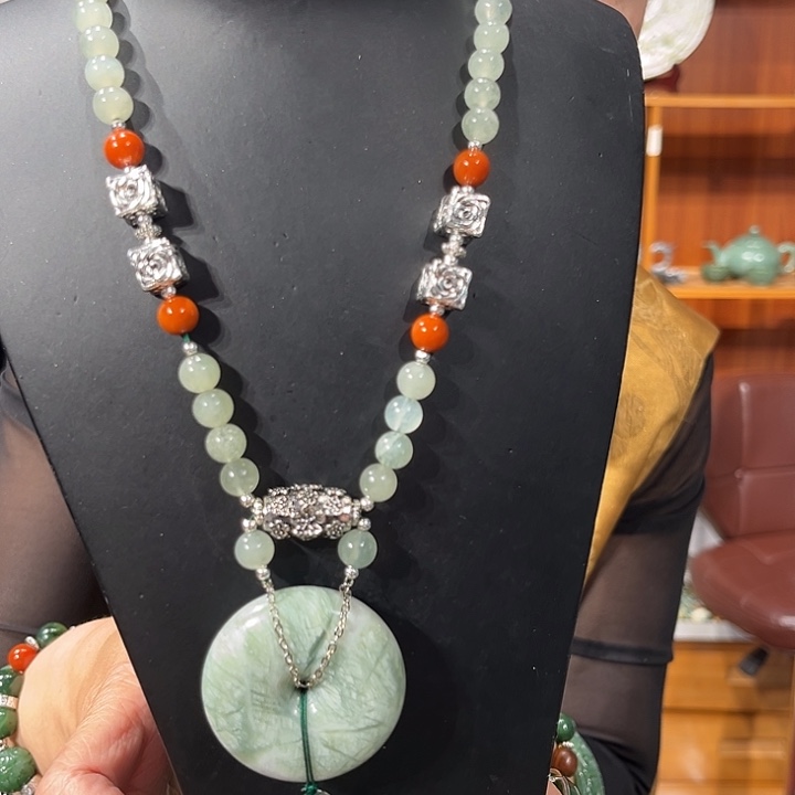 颈饰未镶嵌和田玉