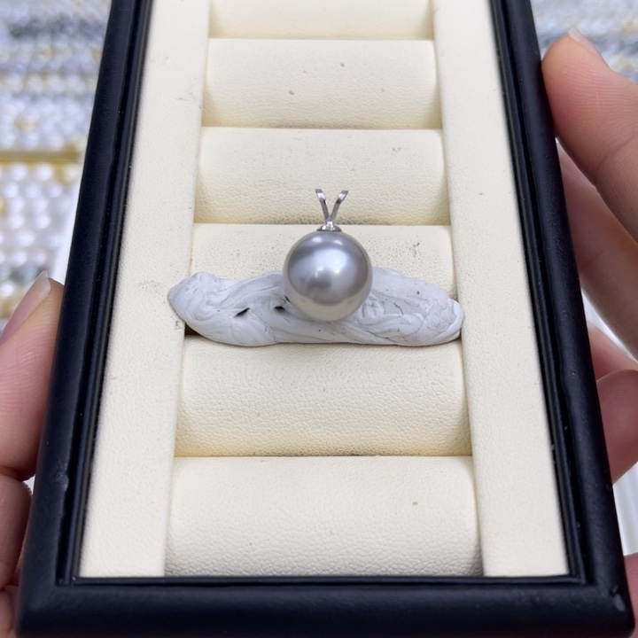 海水珍珠颈饰18K金镶嵌铂金灰吊坠12-13mm