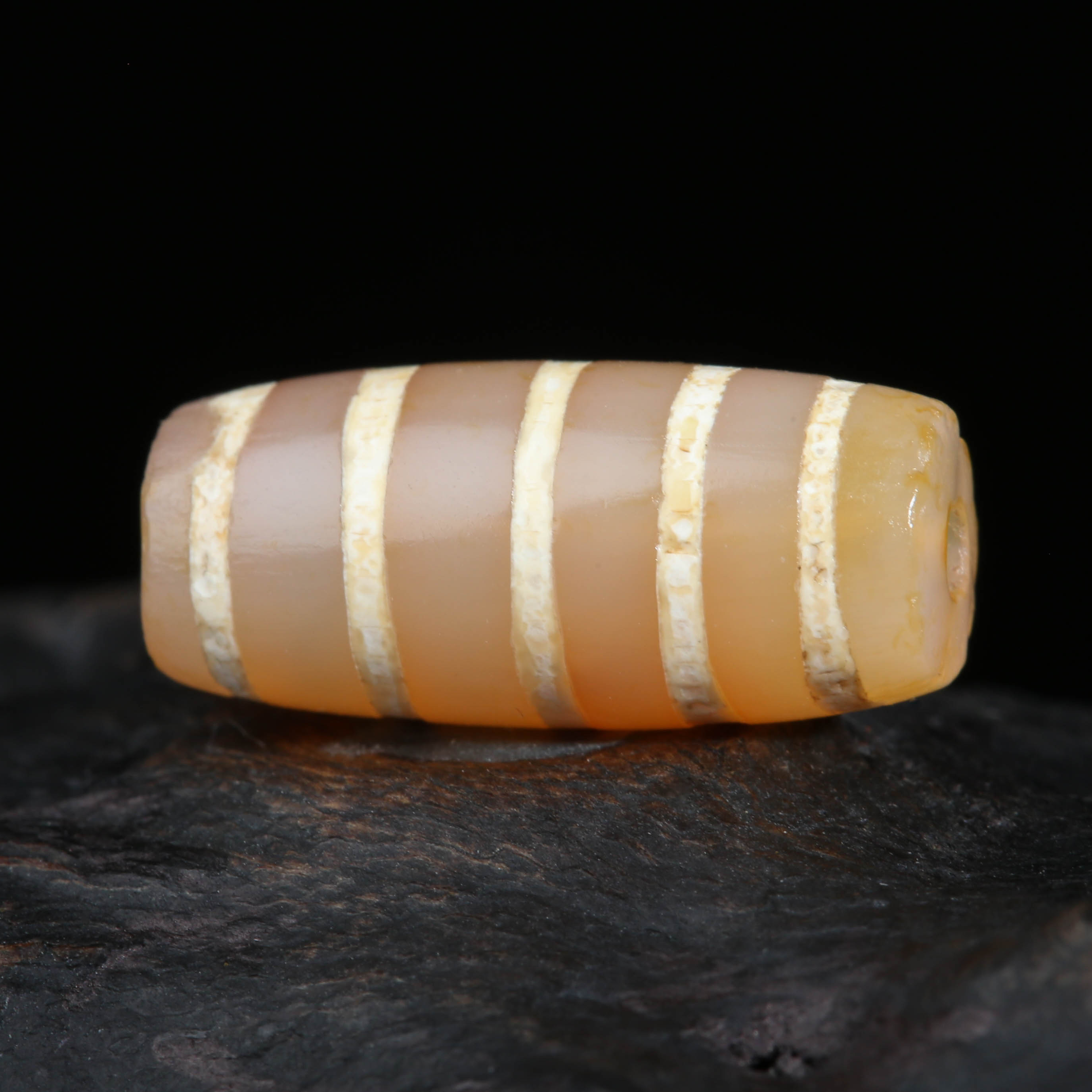 H02-075 东南亚pyu时期五线蚀花红玉髓管珠 7.8*17.6mm