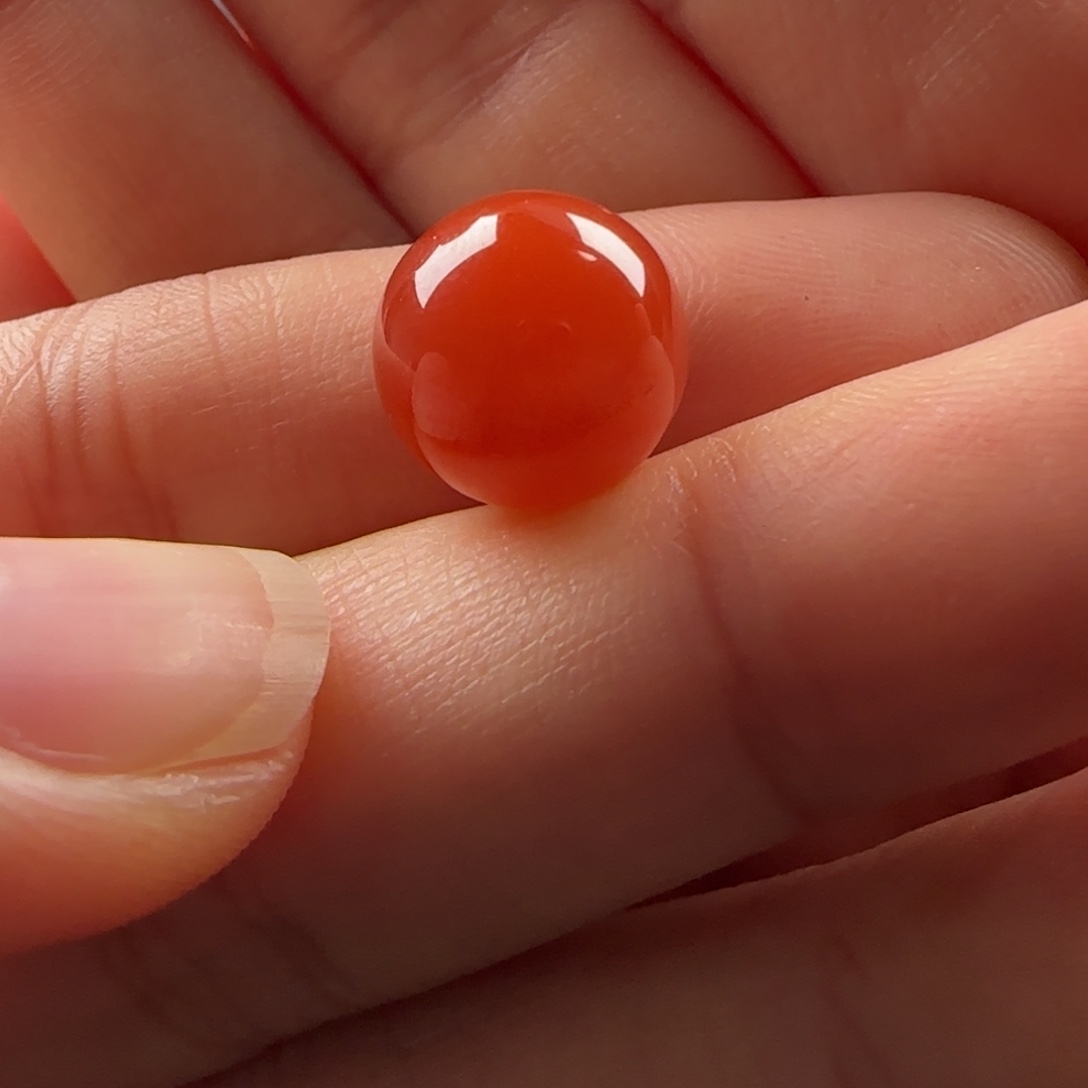 南红玛瑙未镶嵌圆珠：11.8有瑕