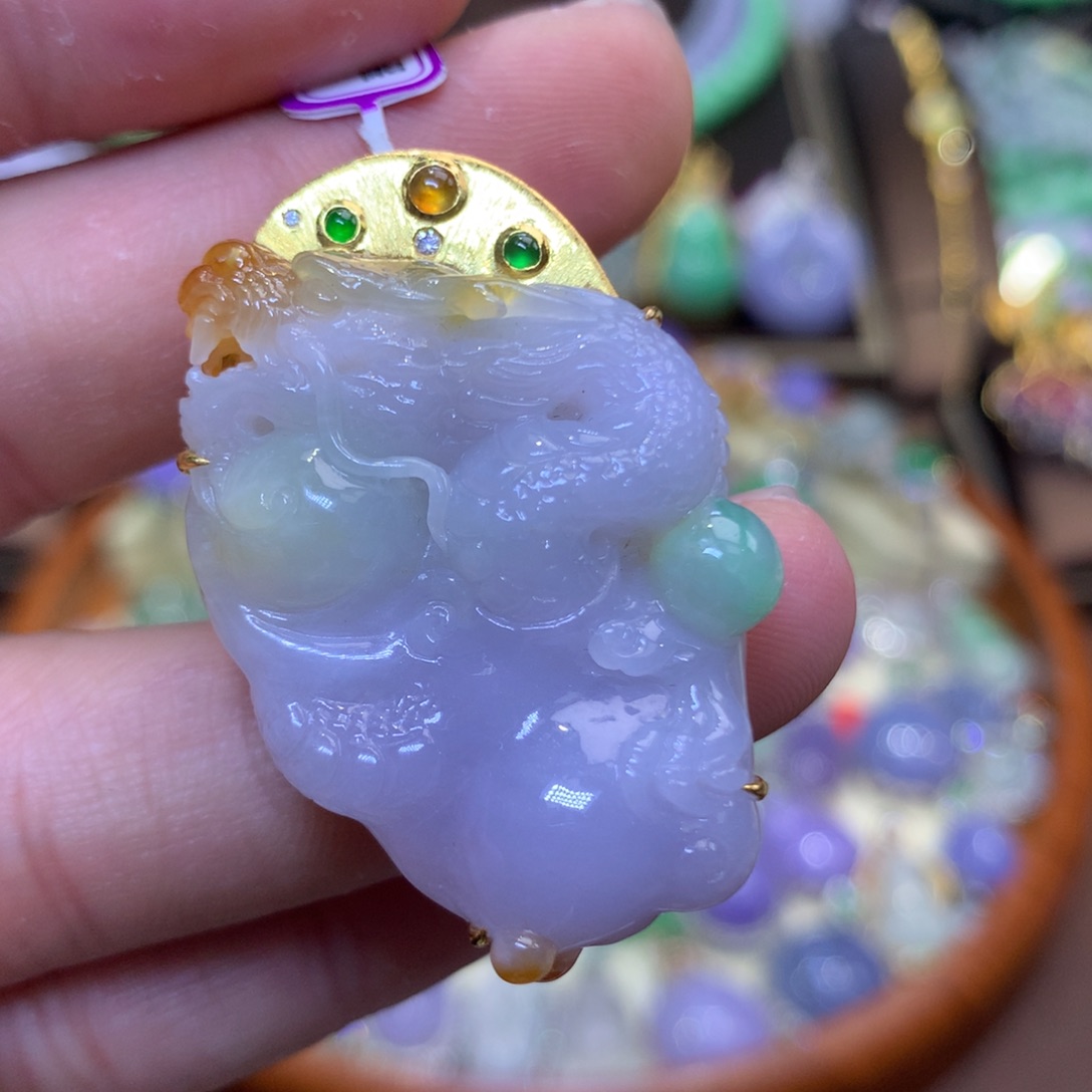 翡翠18K金镶嵌颈饰