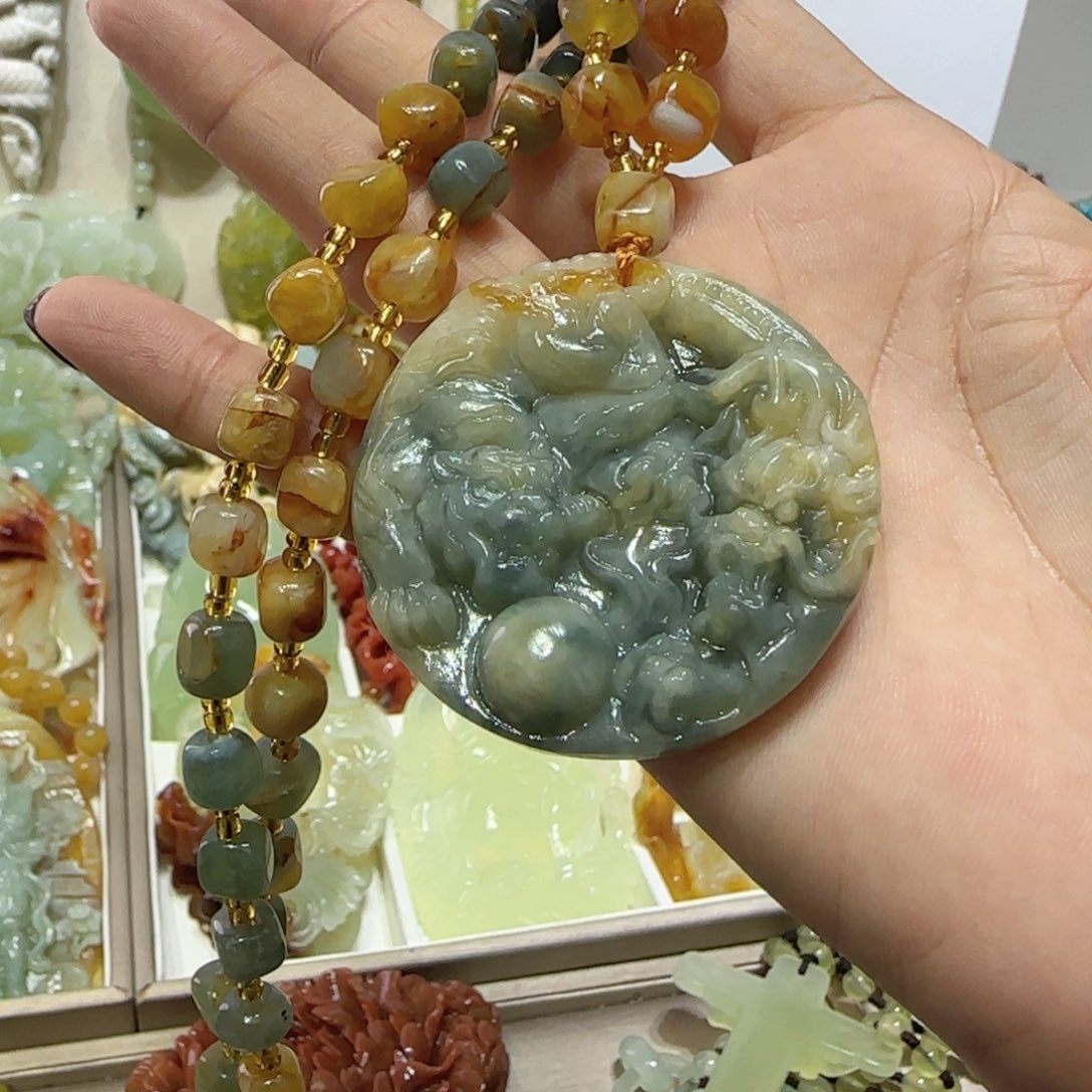 未镶嵌蛇纹石玉吊坠