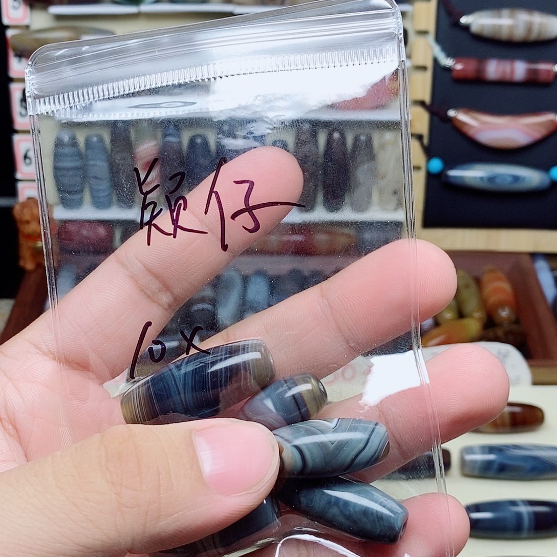 颖***）玛瑙/玉髓未镶嵌颈饰