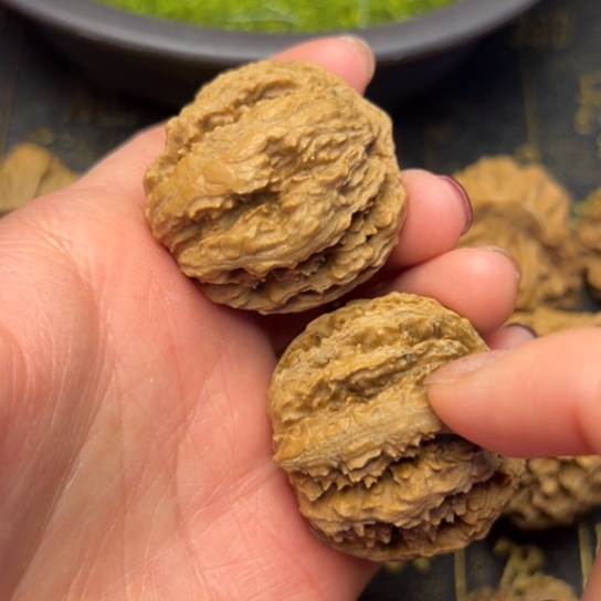 文玩核桃把件秦岭核桃6