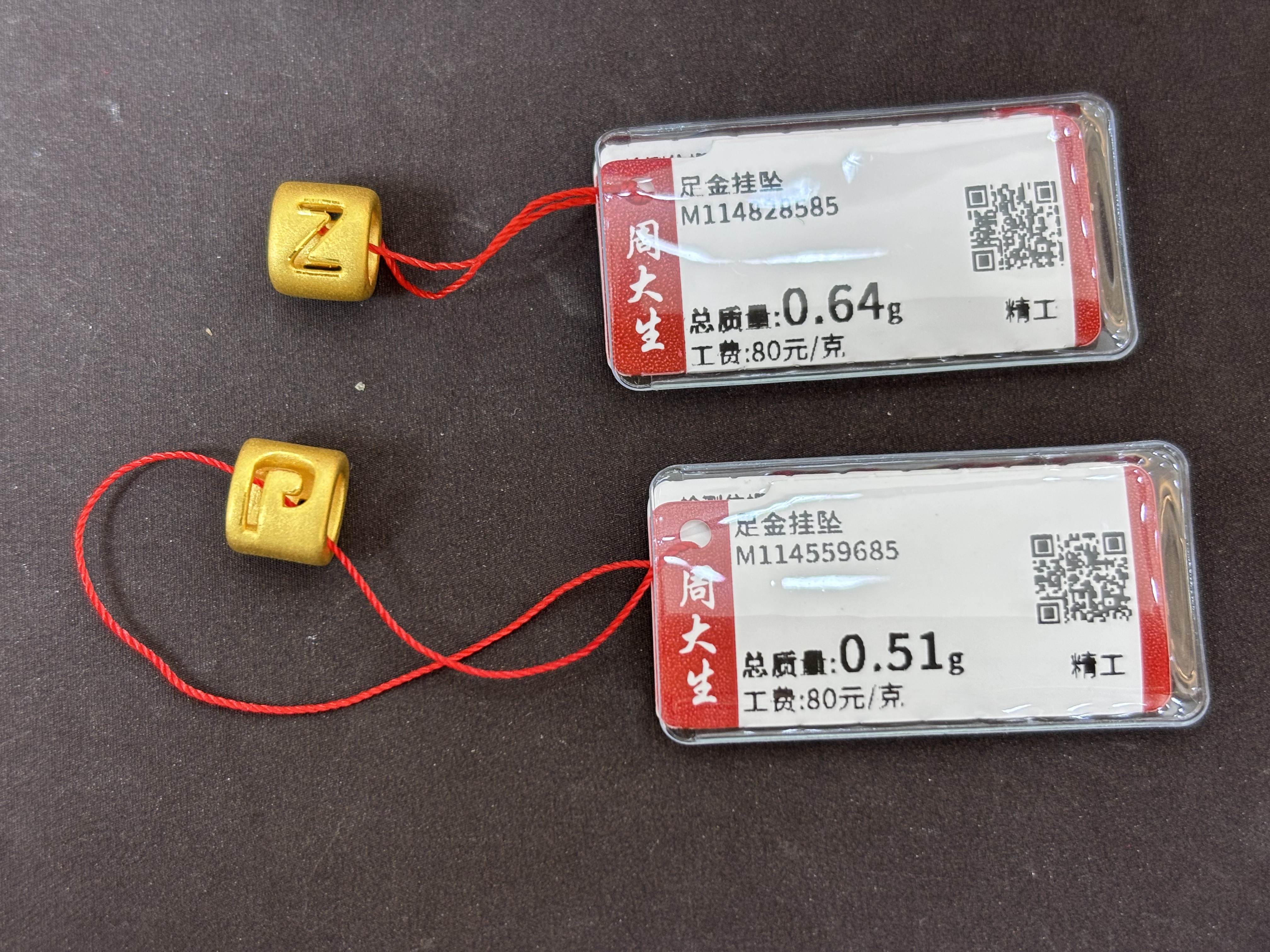 Chow Tai Seng/周大生足金字母ZP情侣手编