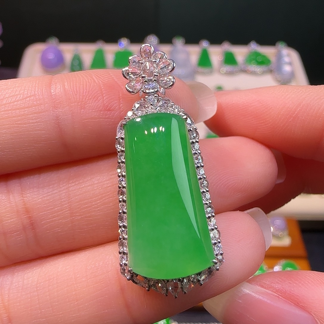 翡翠18K金镶嵌戒指