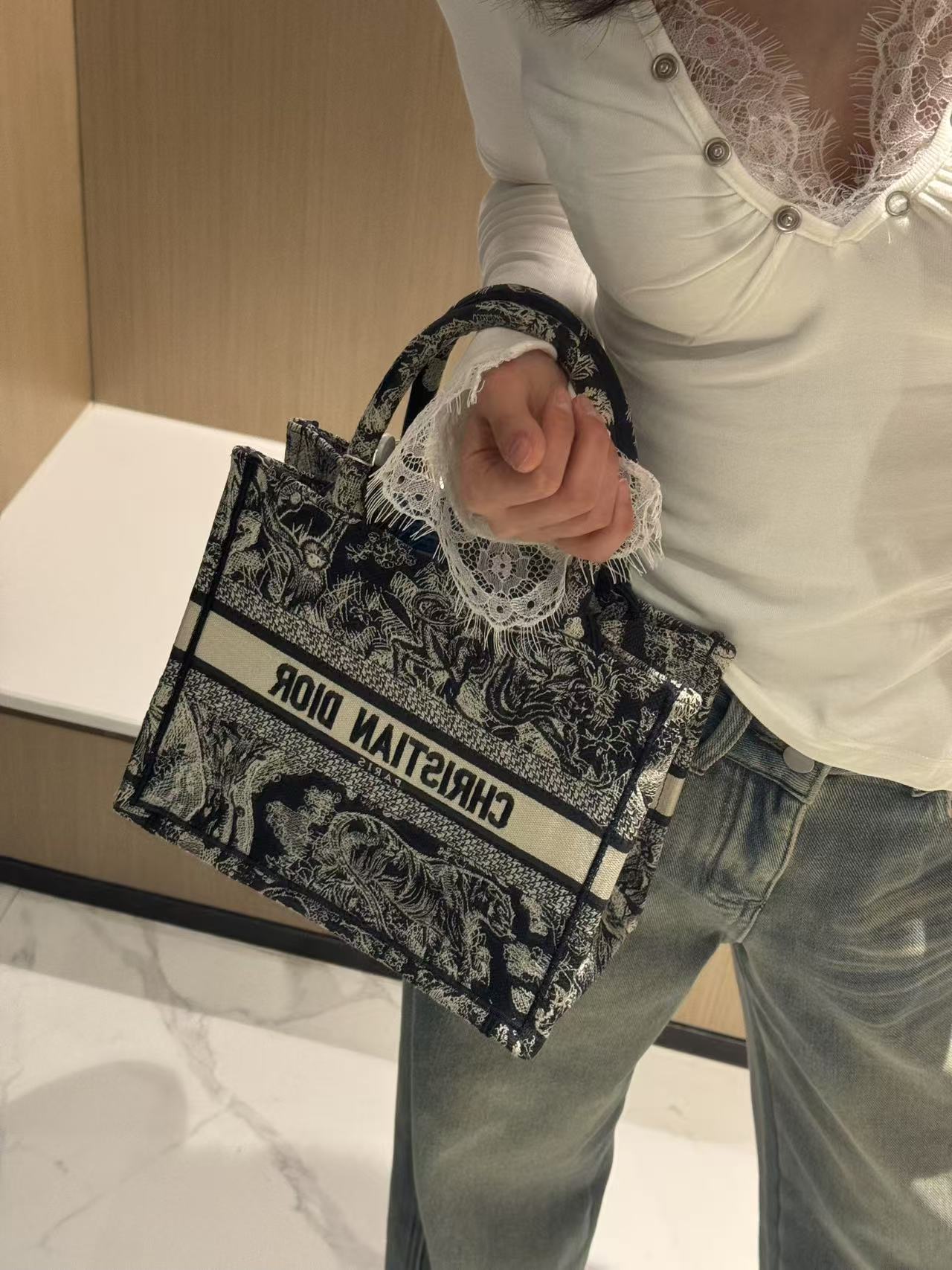 95新 DIOR/迪奥 展会外场！动物园小号book 托特包